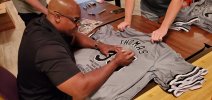 [Sportsgraphing.com] Frank "Big Hurt" Thomas Private Signing Round #3 June 2021